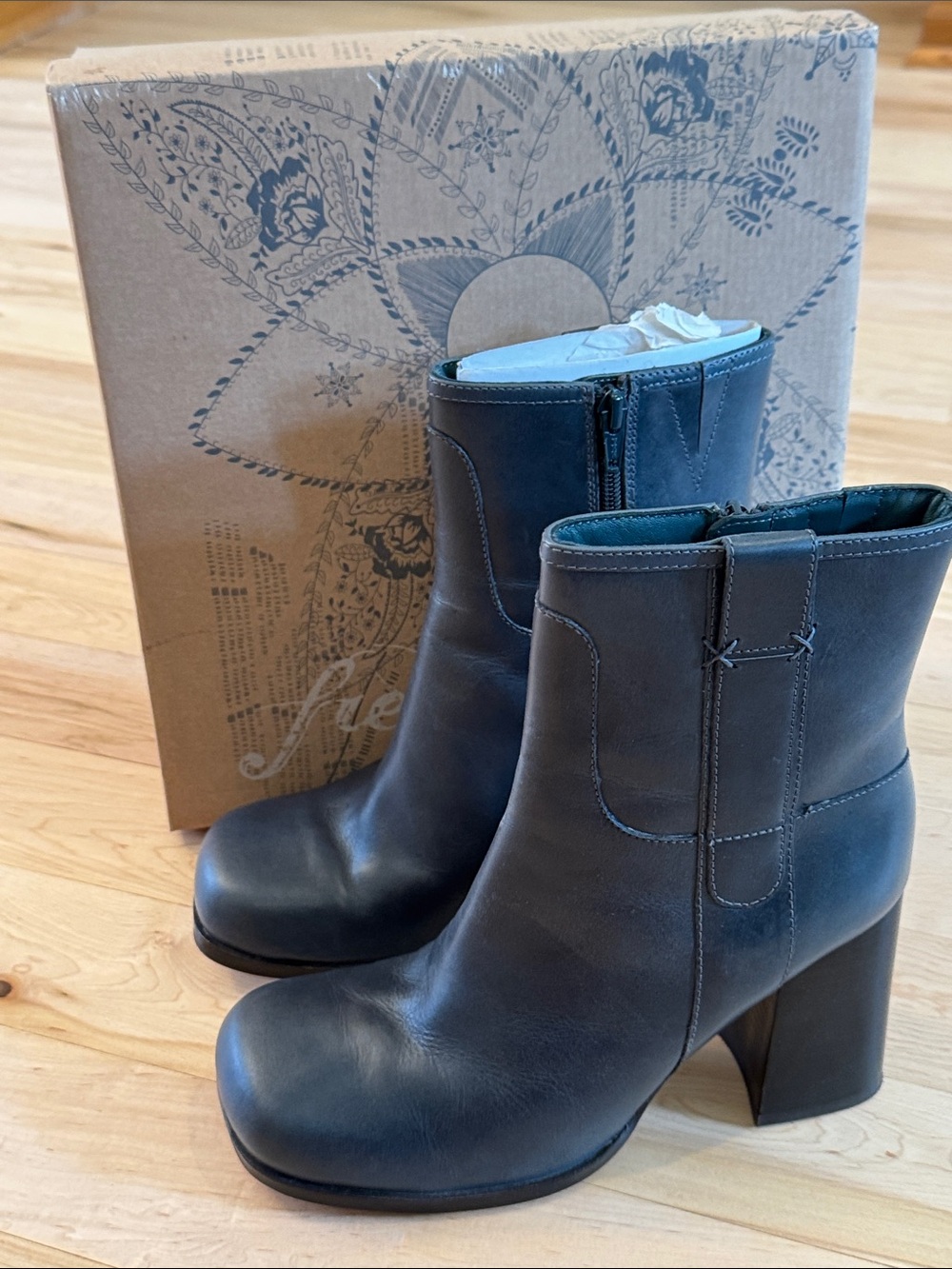 Free People Naomi Ankle Heel Boots in blue leather-Chunky Heel-7.5